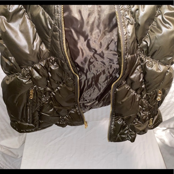 Guess - Picture 10 of 14